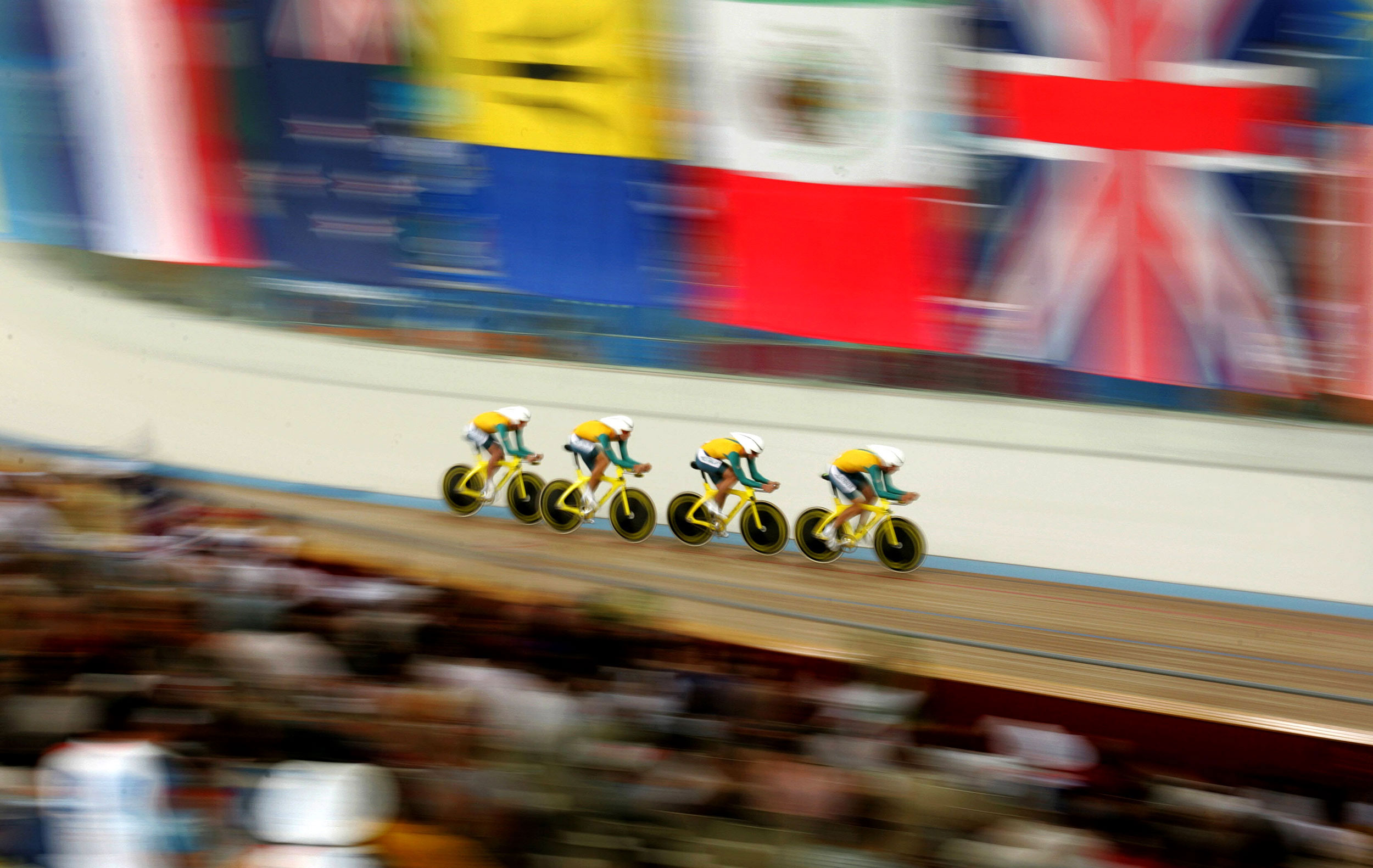   Athens Olympics 2004 Day 09 - Cycling - Australian team of Graeme Brown, Peter Dawson, Brett Lancaster and Stephen Wooldridge in action during team pursuit qualifying. pic. Phil Hillyard.  